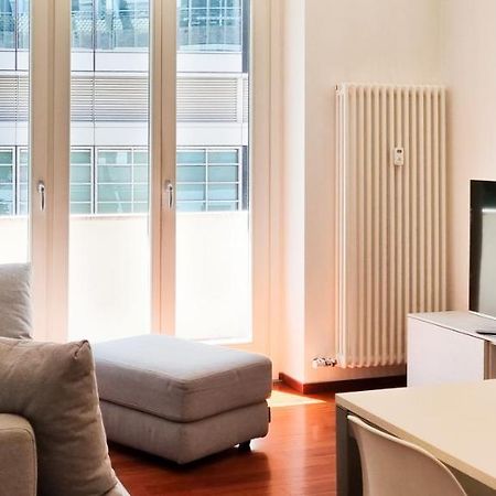 Appartamento Joivy Superb Flat, 2 Balconies & Skyscrapers View Milano Esterno foto