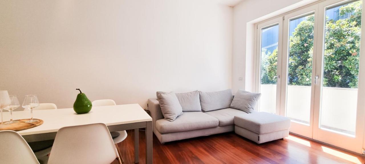 Appartamento Joivy Superb Flat, 2 Balconies & Skyscrapers View Milano Esterno foto