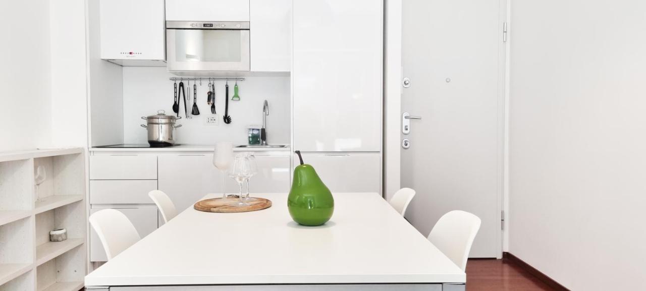 Appartamento Joivy Superb Flat, 2 Balconies & Skyscrapers View Milano Esterno foto