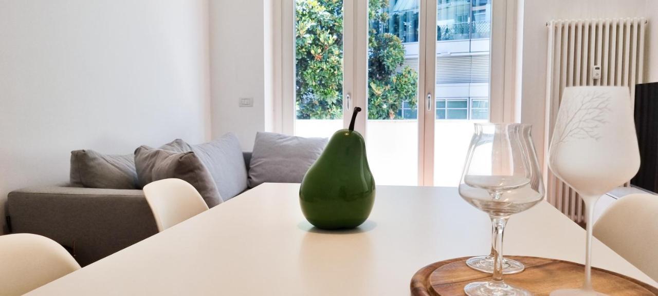 Appartamento Joivy Superb Flat, 2 Balconies & Skyscrapers View Milano Esterno foto