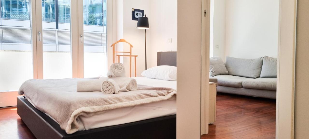 Appartamento Joivy Superb Flat, 2 Balconies & Skyscrapers View Milano Esterno foto