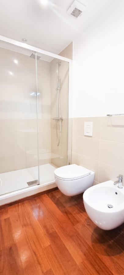 Appartamento Joivy Superb Flat, 2 Balconies & Skyscrapers View Milano Esterno foto