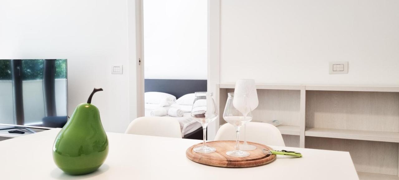 Appartamento Joivy Superb Flat, 2 Balconies & Skyscrapers View Milano Esterno foto
